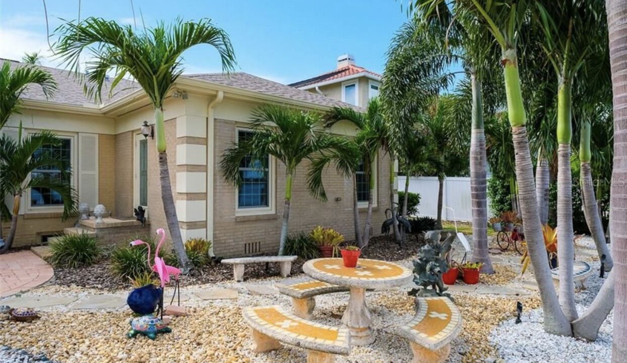Photo of Patio Balcony in Island Estate