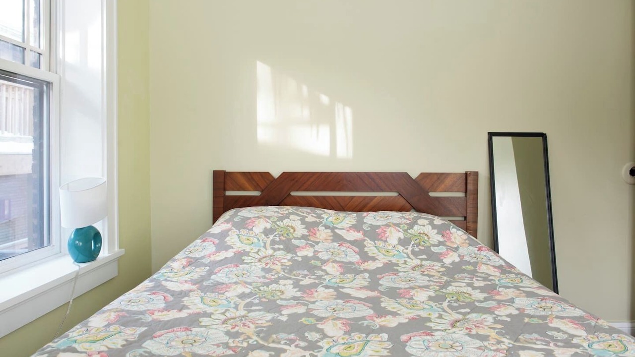 Photo of Bedroom in Rogers Park