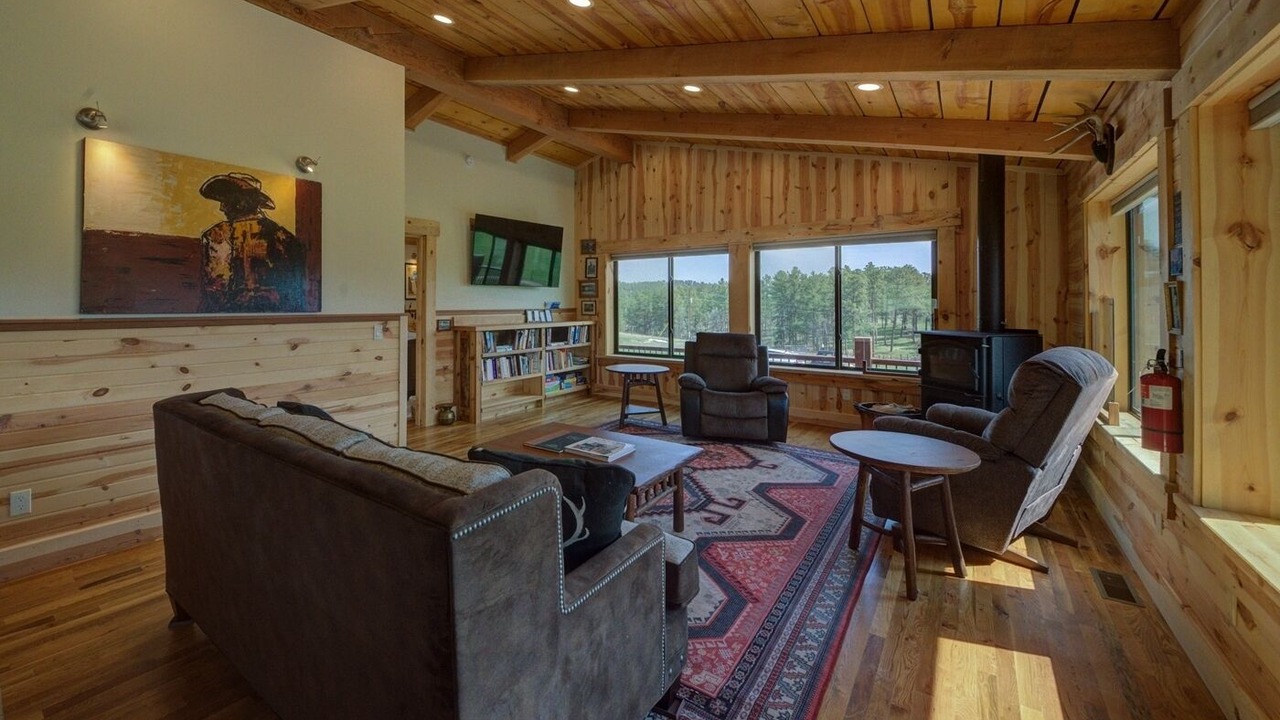Photo of Livingroom in Colonial Pine Hills