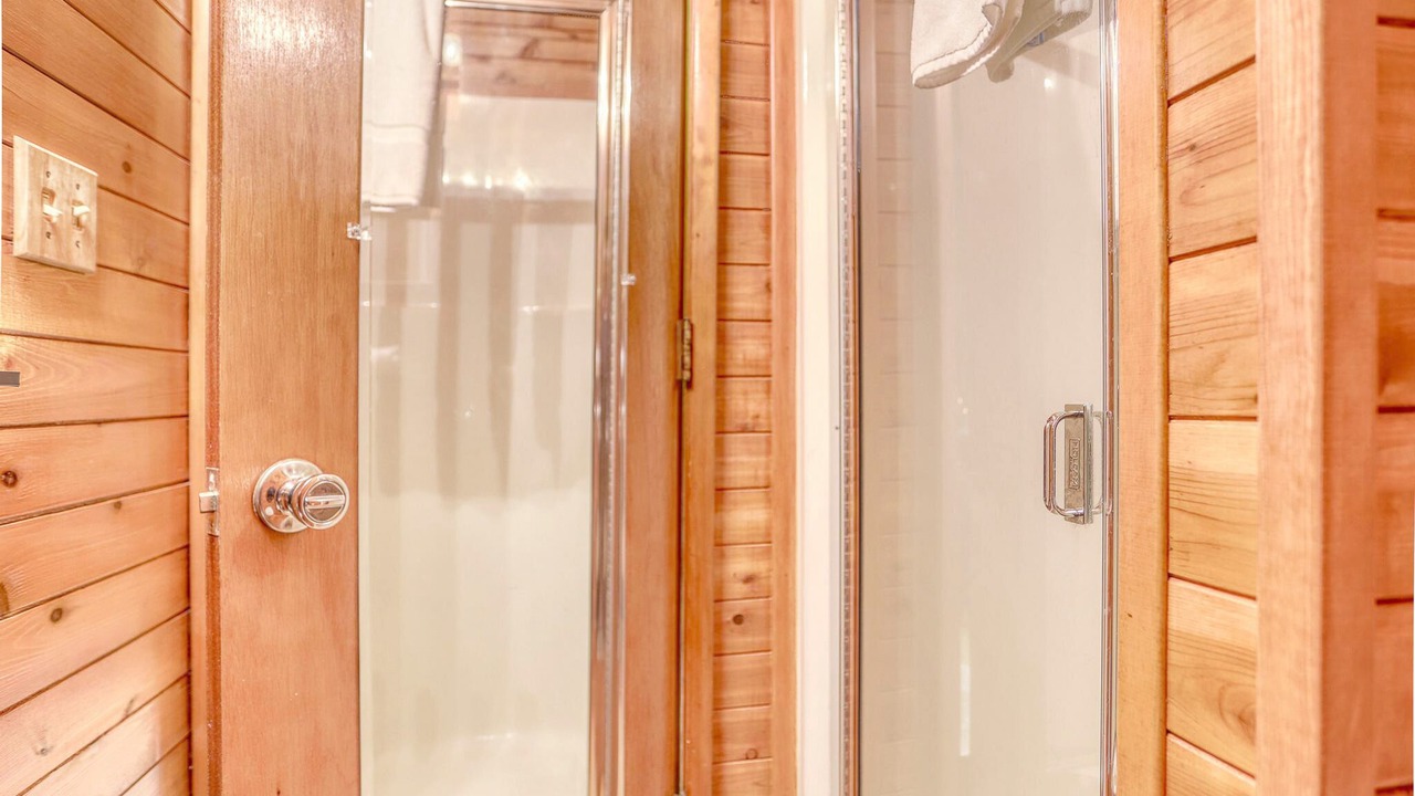 Photo of Bathroom in Rhododendron