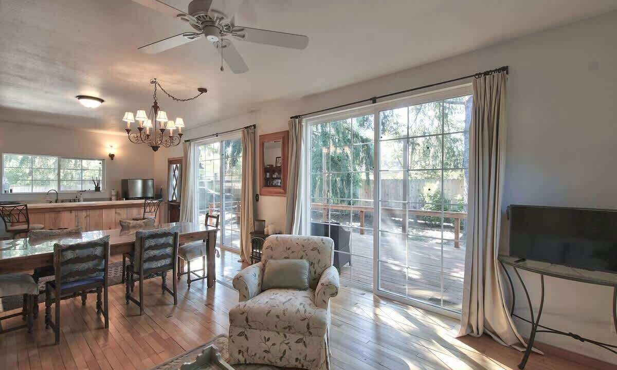 Photo of Livingroom in McMinnville