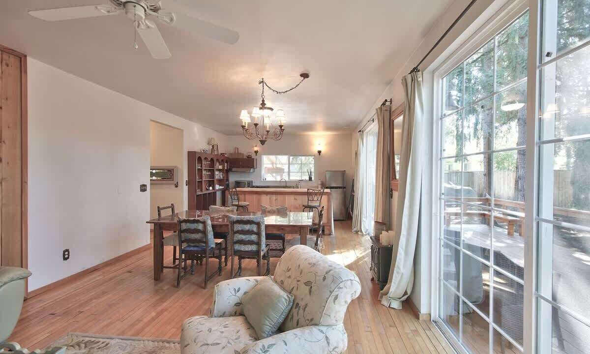 Photo of Livingroom in McMinnville