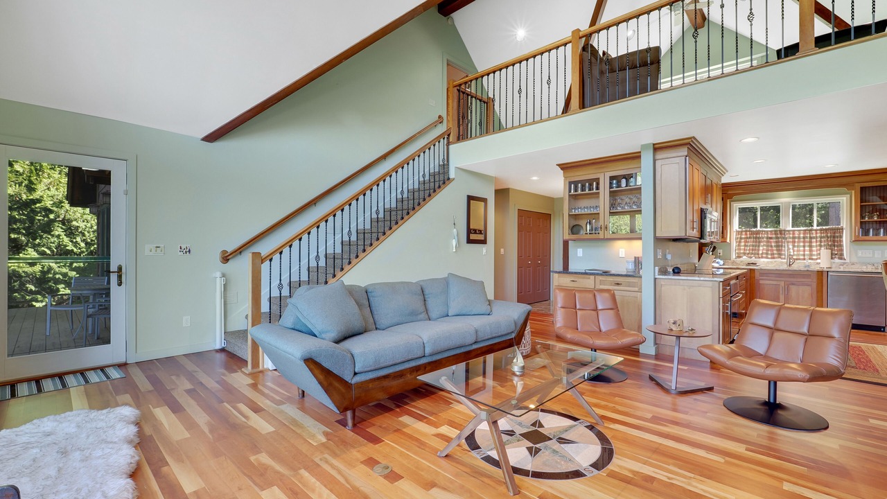 Photo of Livingroom in East Jordan