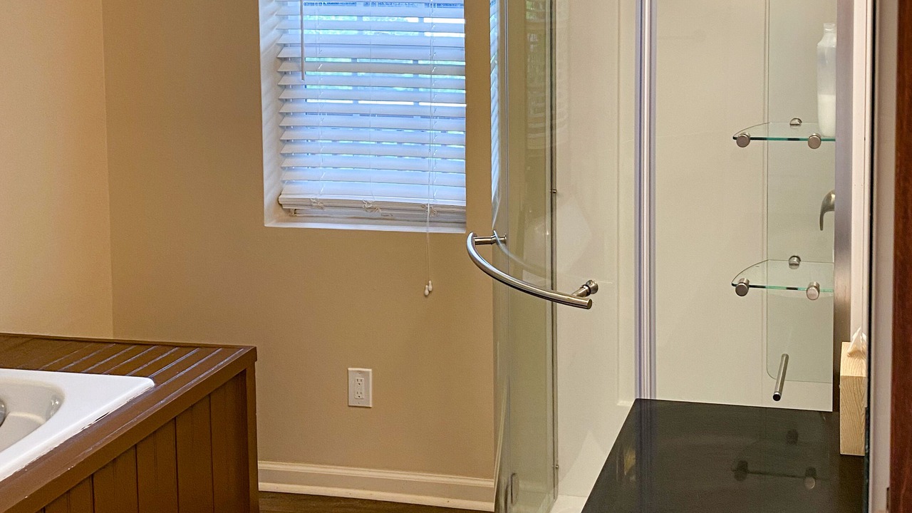 Photo of Bathroom in Screamer Mountain