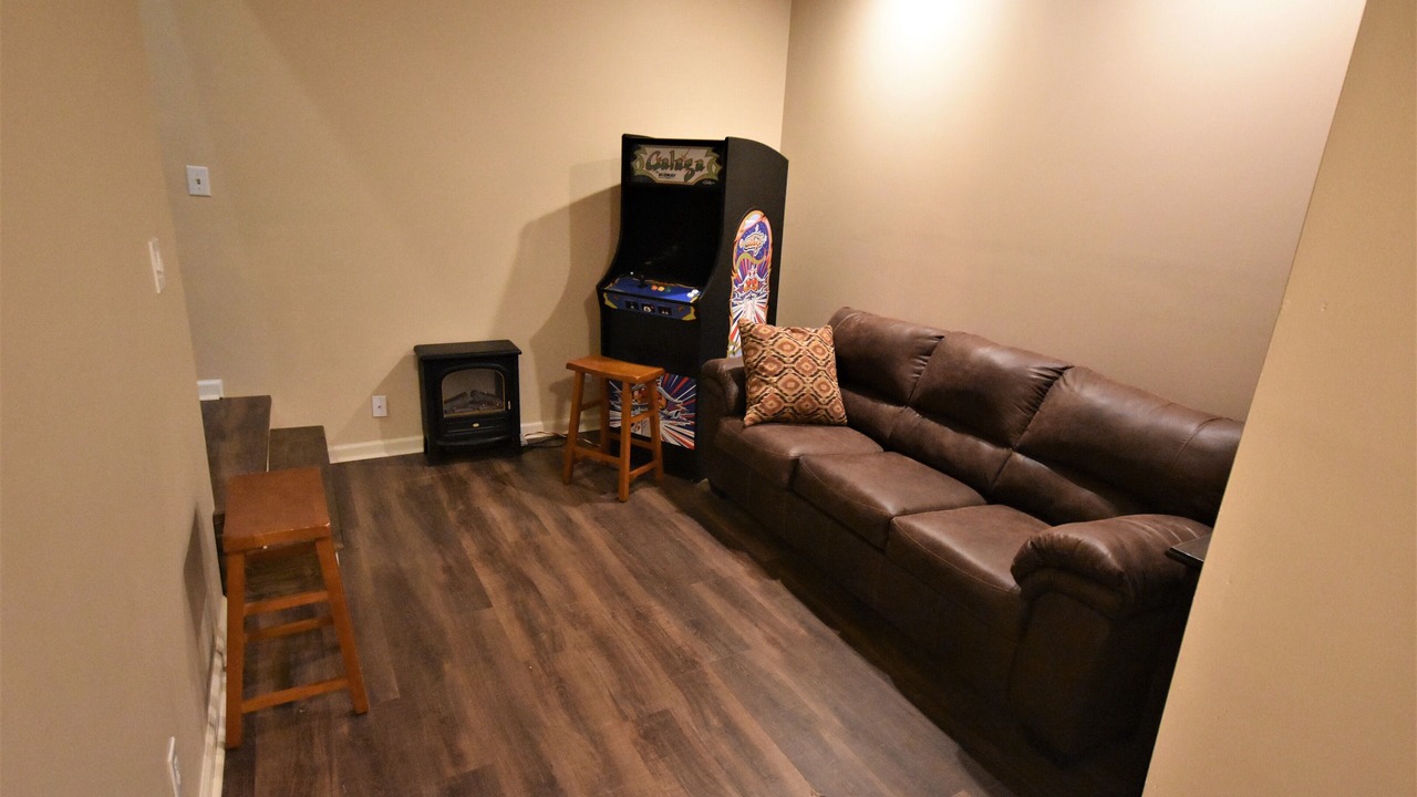 Photo of Livingroom in Screamer Mountain