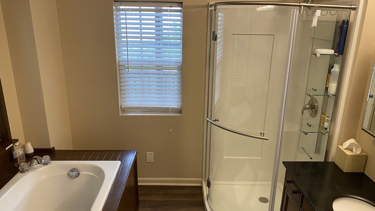 Photo of Bathroom in Screamer Mountain