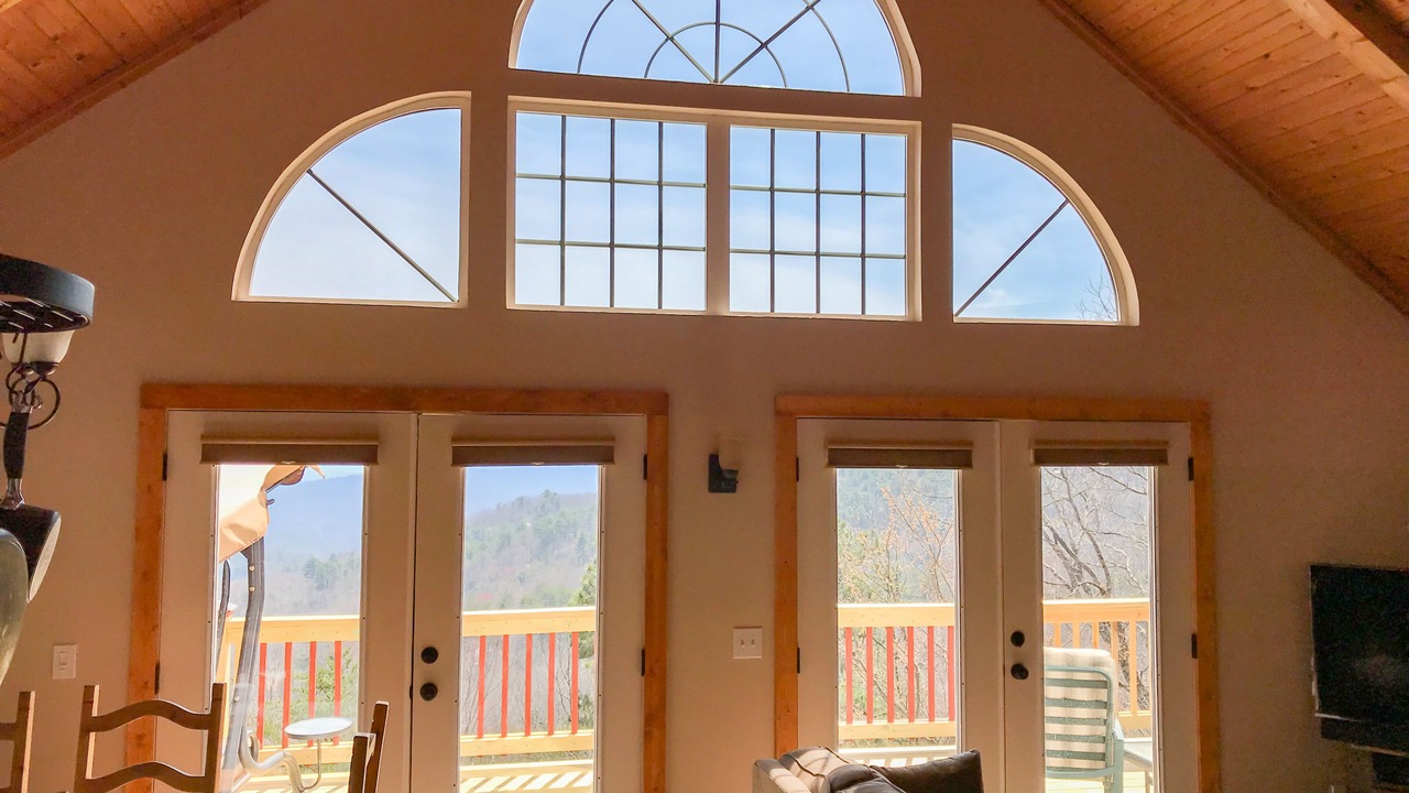 Photo of Livingroom in Screamer Mountain