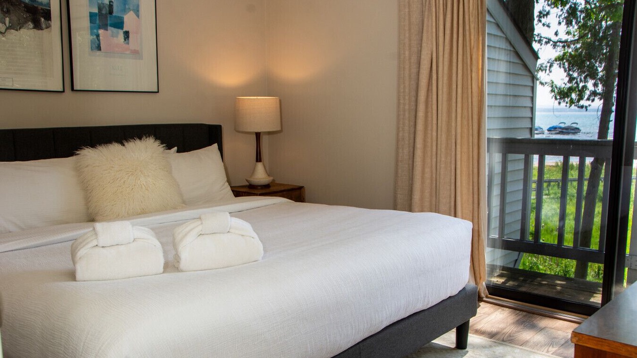 Photo of Bedroom in Acme