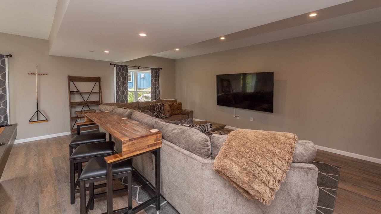 Photo of Livingroom in McHenry