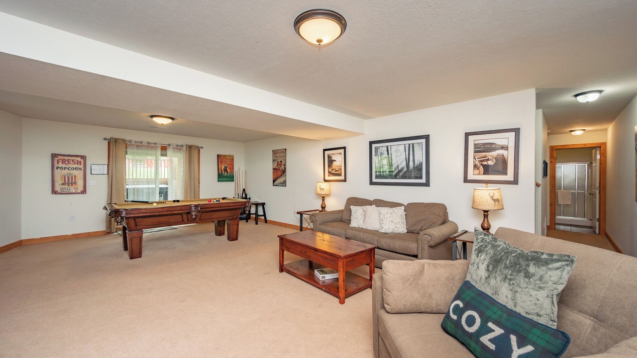 Photo of Livingroom in McHenry