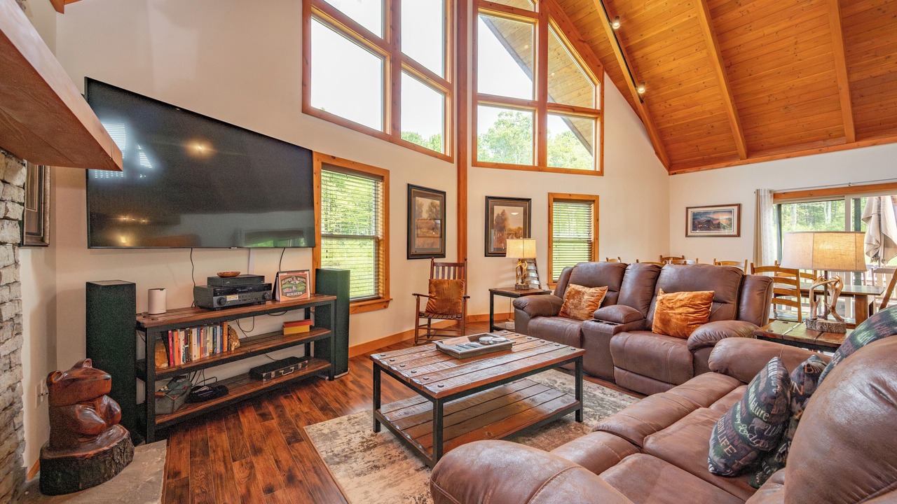 Photo of Livingroom in McHenry