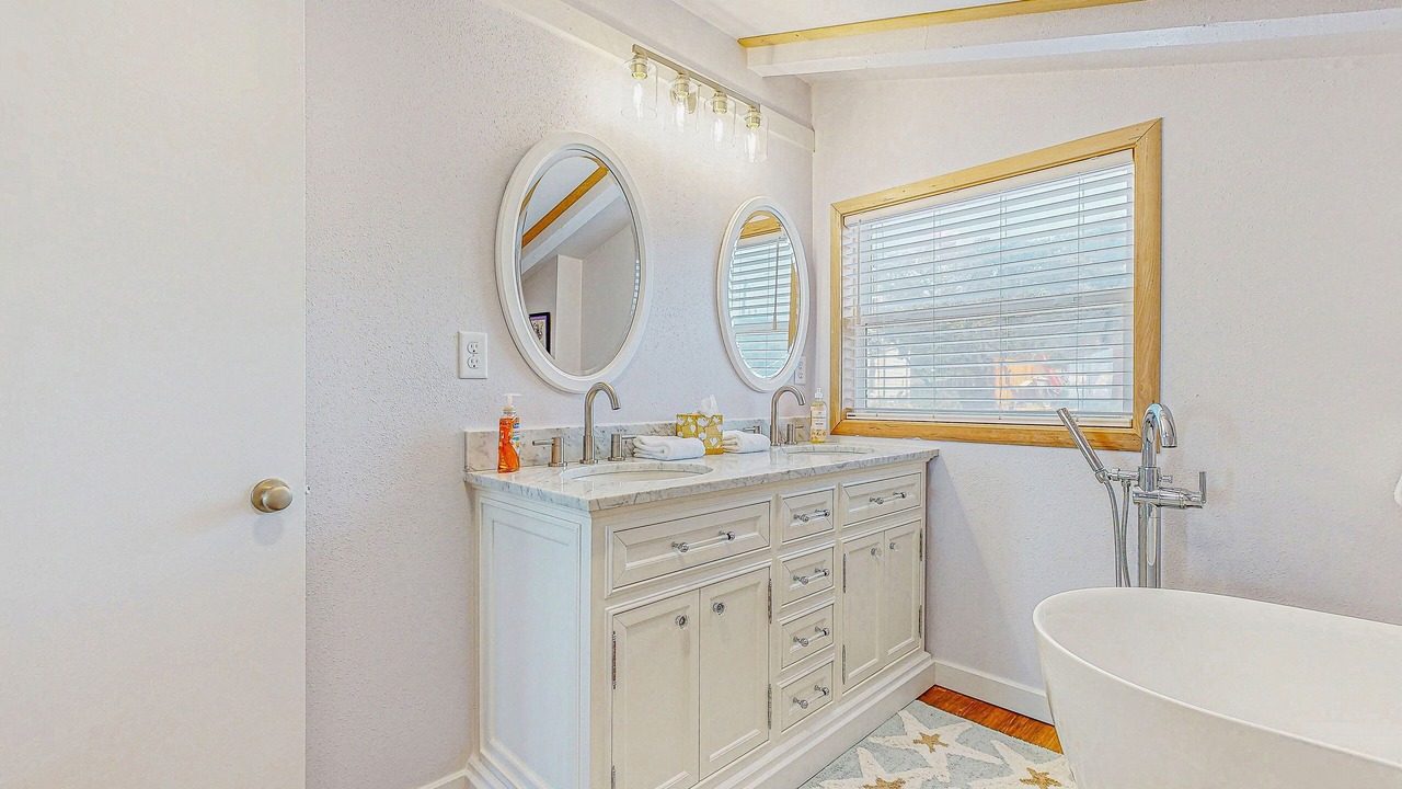 Photo of Bathroom in Rockaway Beach