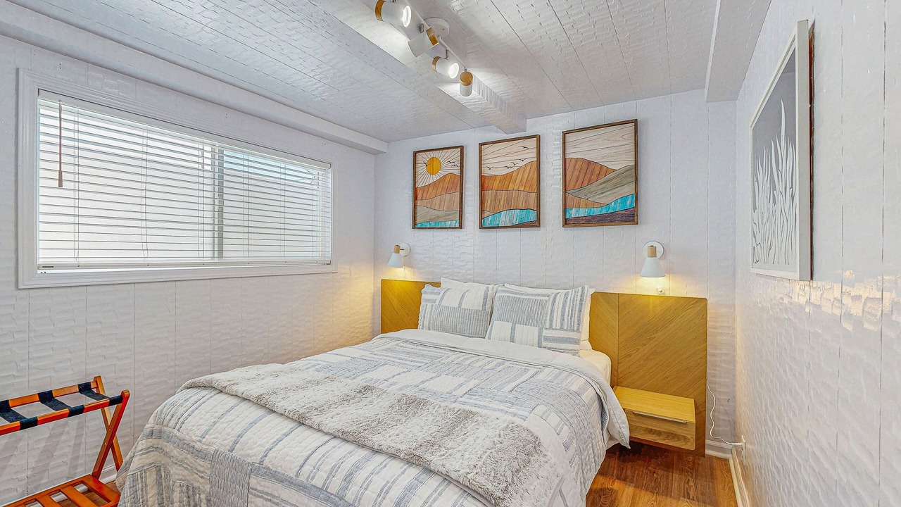 Photo of Bedroom in Rockaway Beach