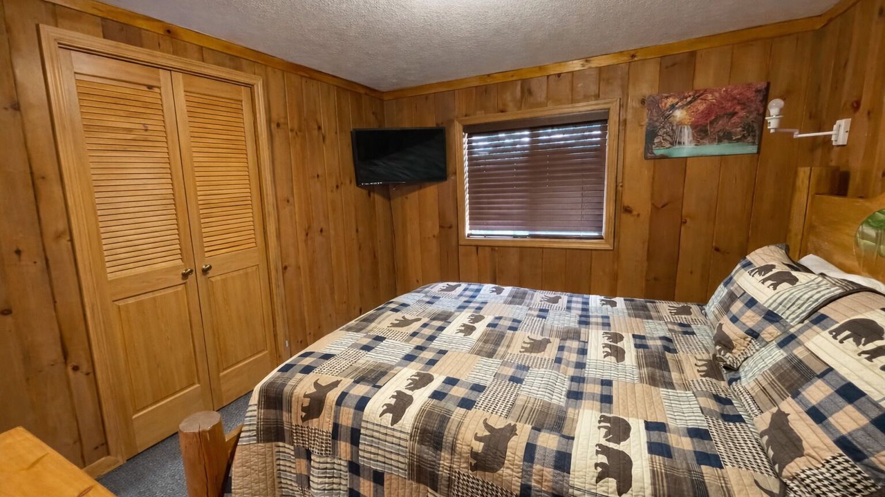 Photo of Bedroom in Gaylord