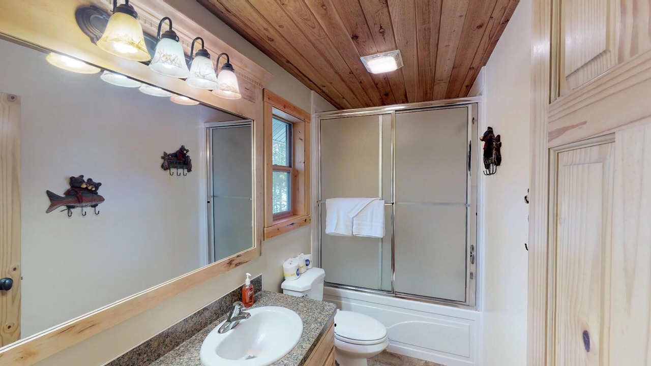 Photo of Bathroom in Island Park