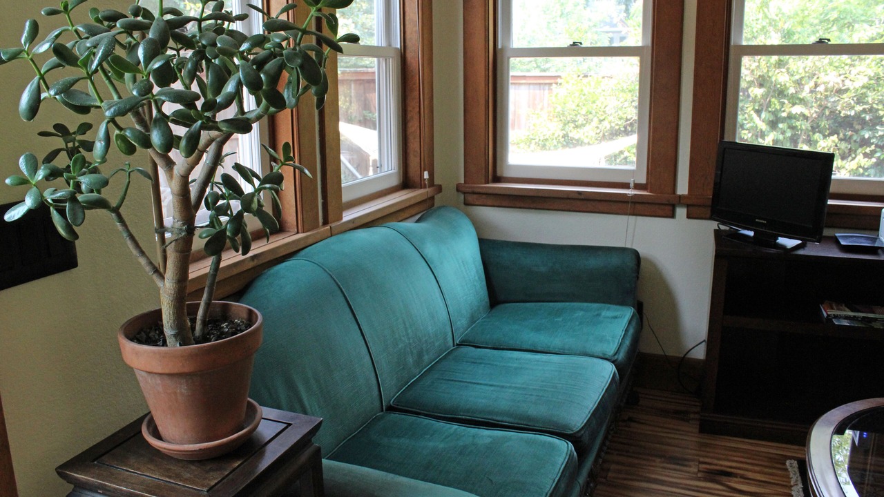 Photo of Livingroom in Siskiyou-Hargadine Historic District