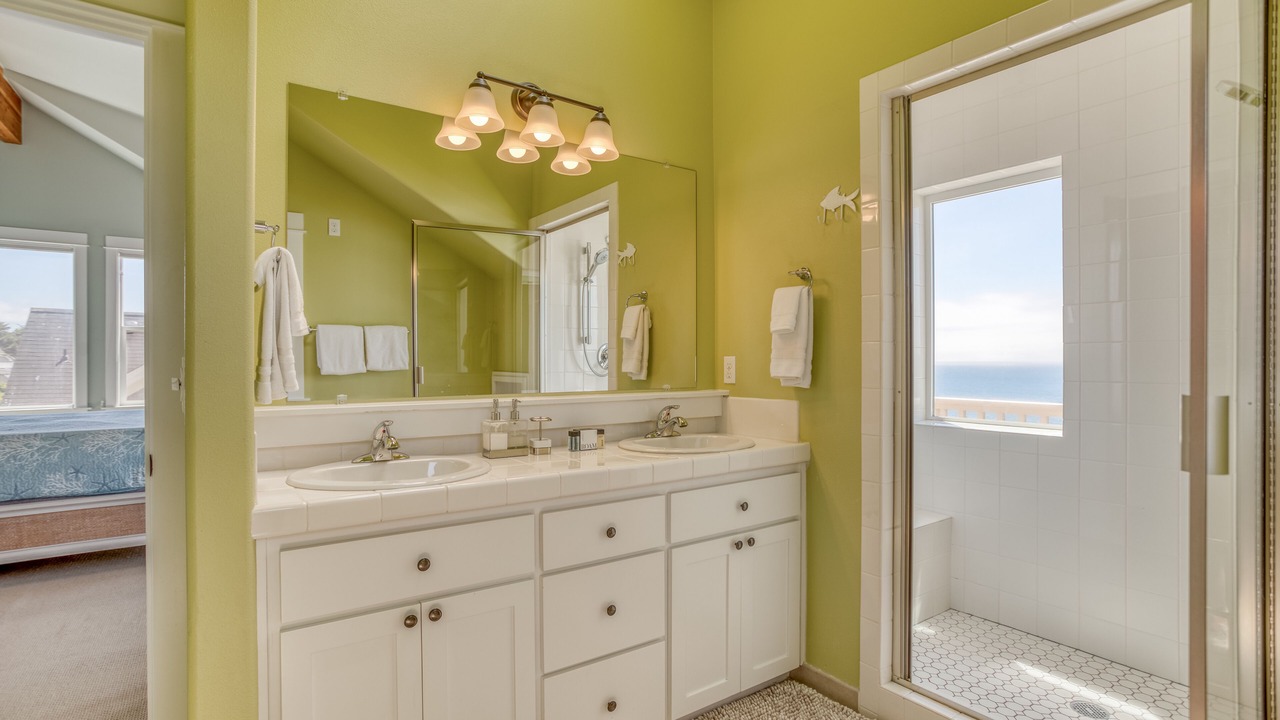 Photo of Bathroom in Nelscott
