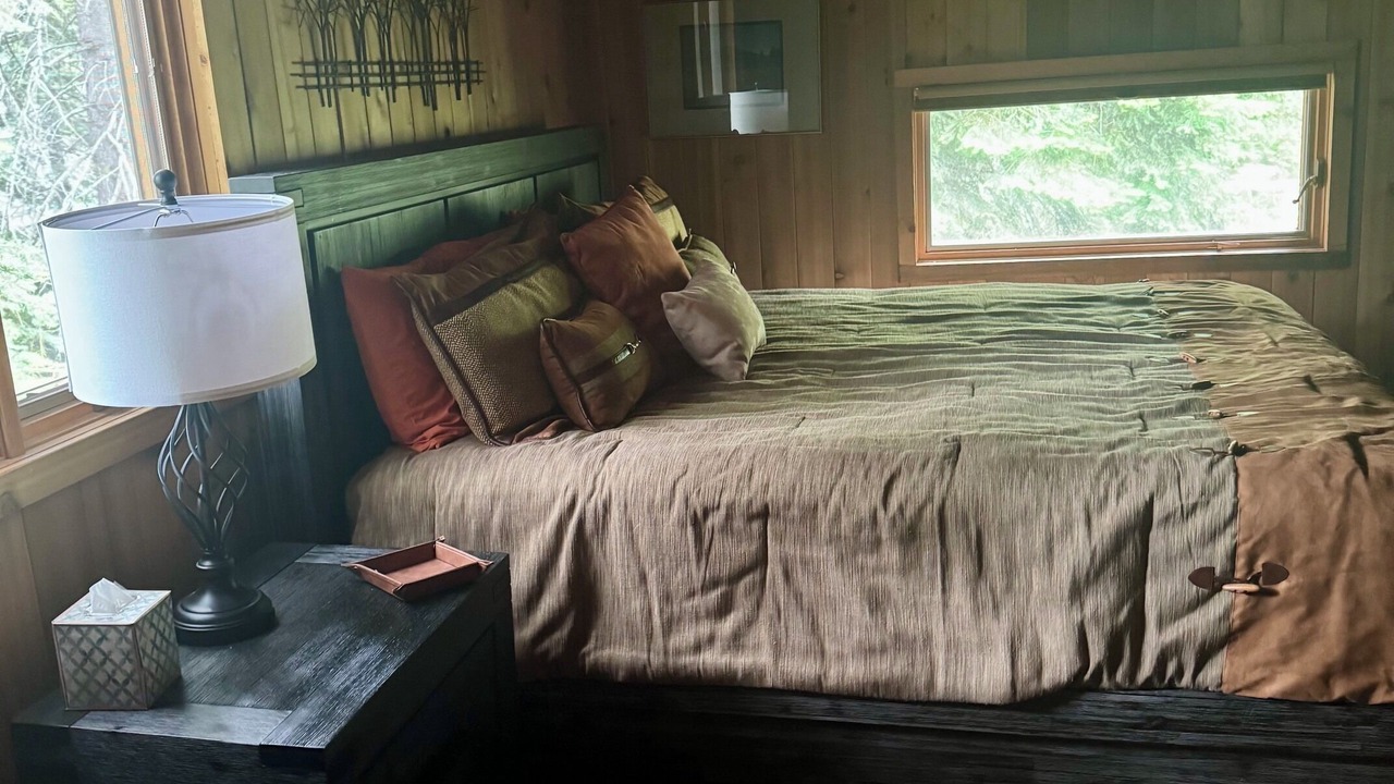 Photo of Bedroom in Black Butte Ranch