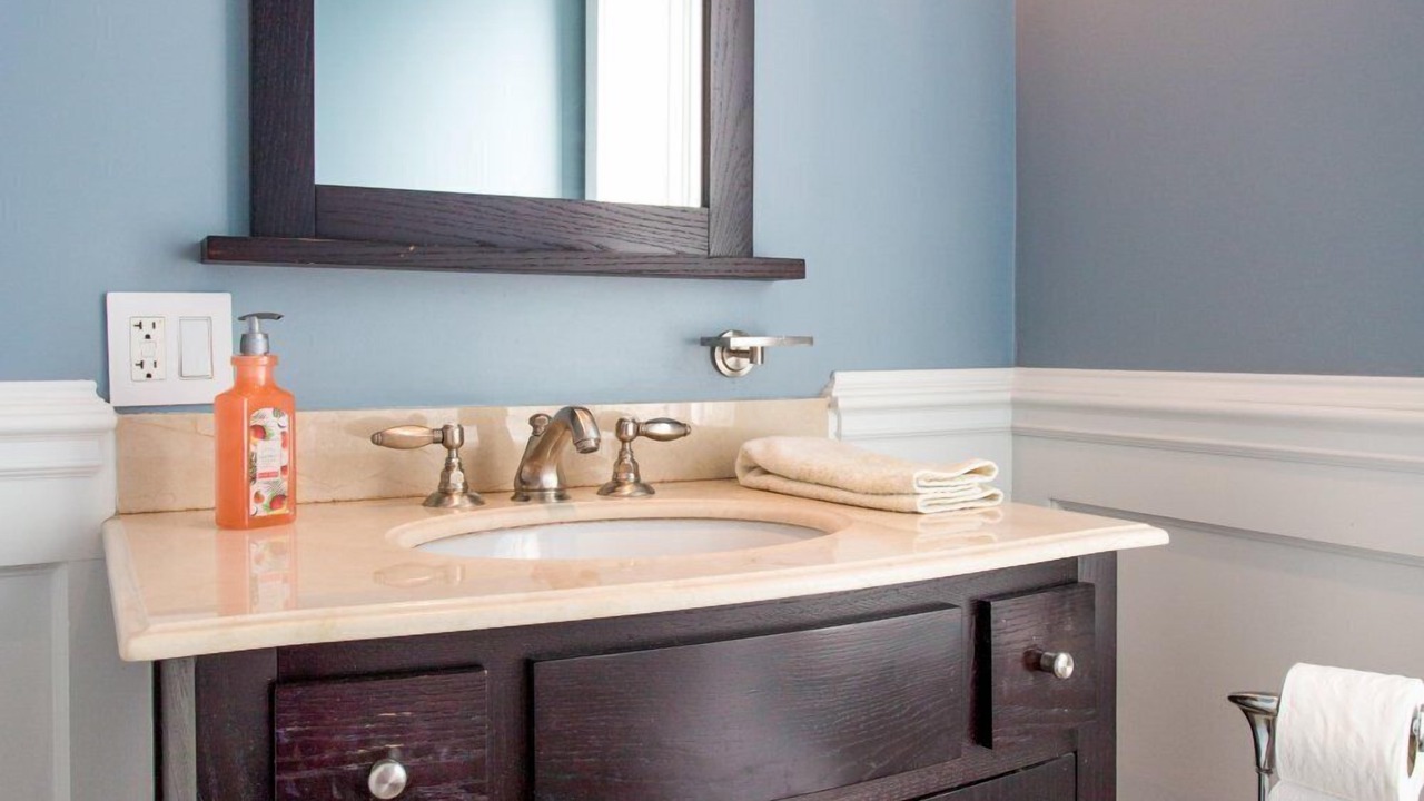 Photo of Bathroom in Lakeview