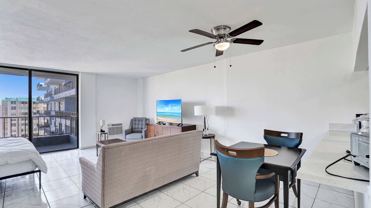 Photo of Livingroom in Golden Glades