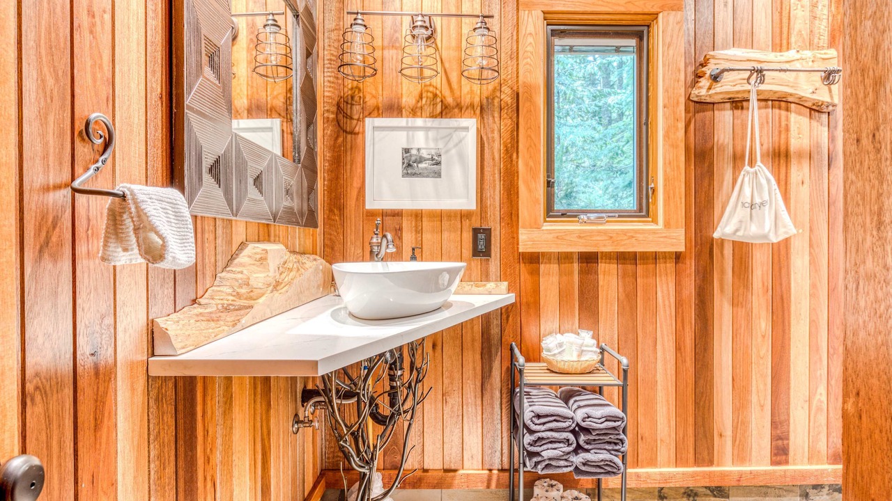 Photo of Bathroom in Rhododendron