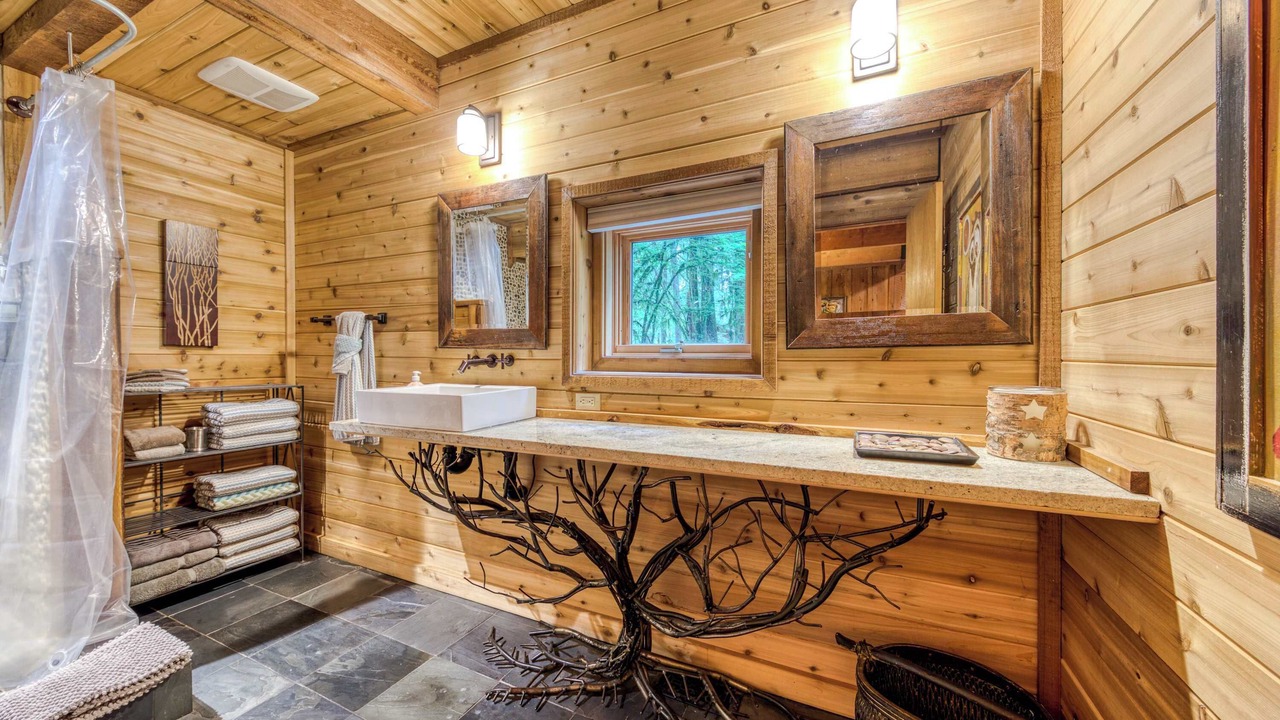 Photo of Bathroom in Rhododendron