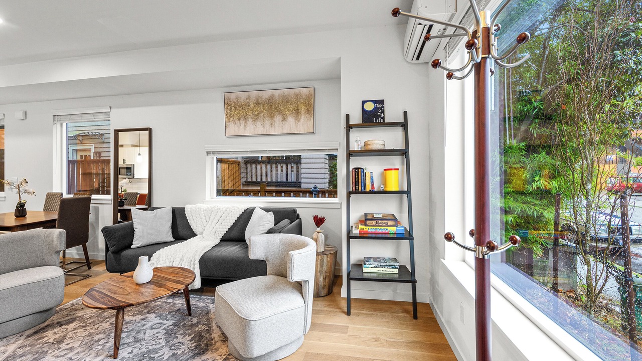 Photo of Livingroom in University District
