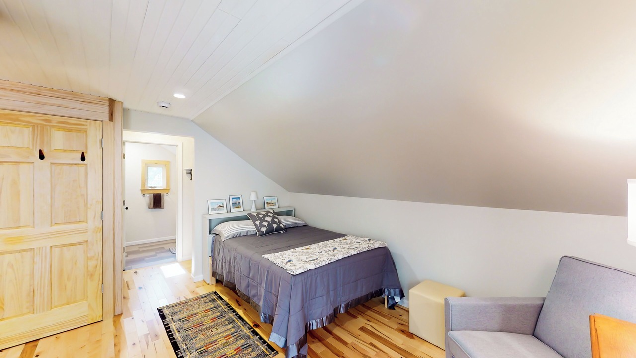 Photo of Bedroom in Lake Township