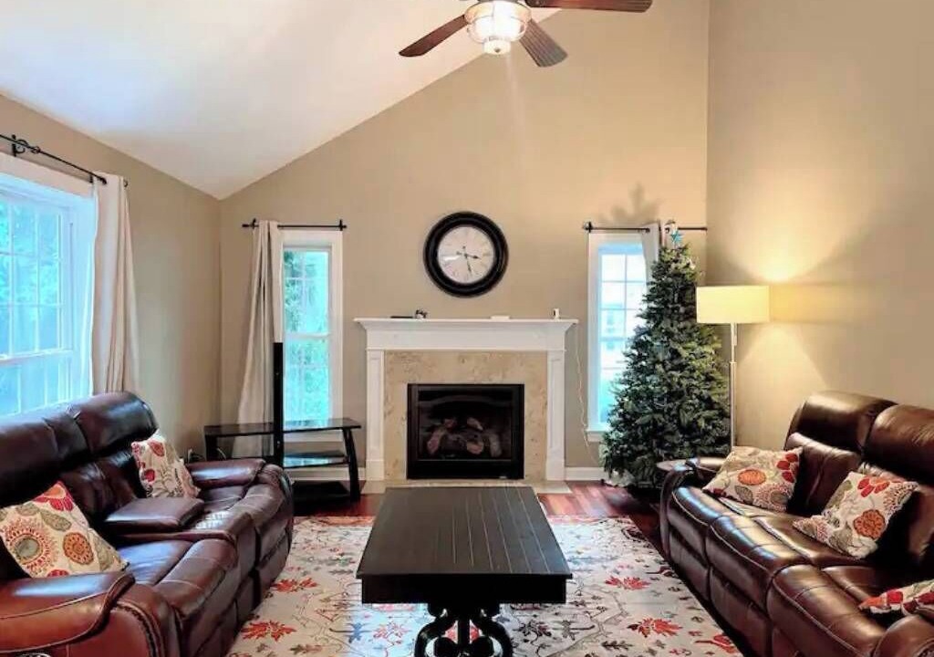 Photo of Livingroom in Newtonville