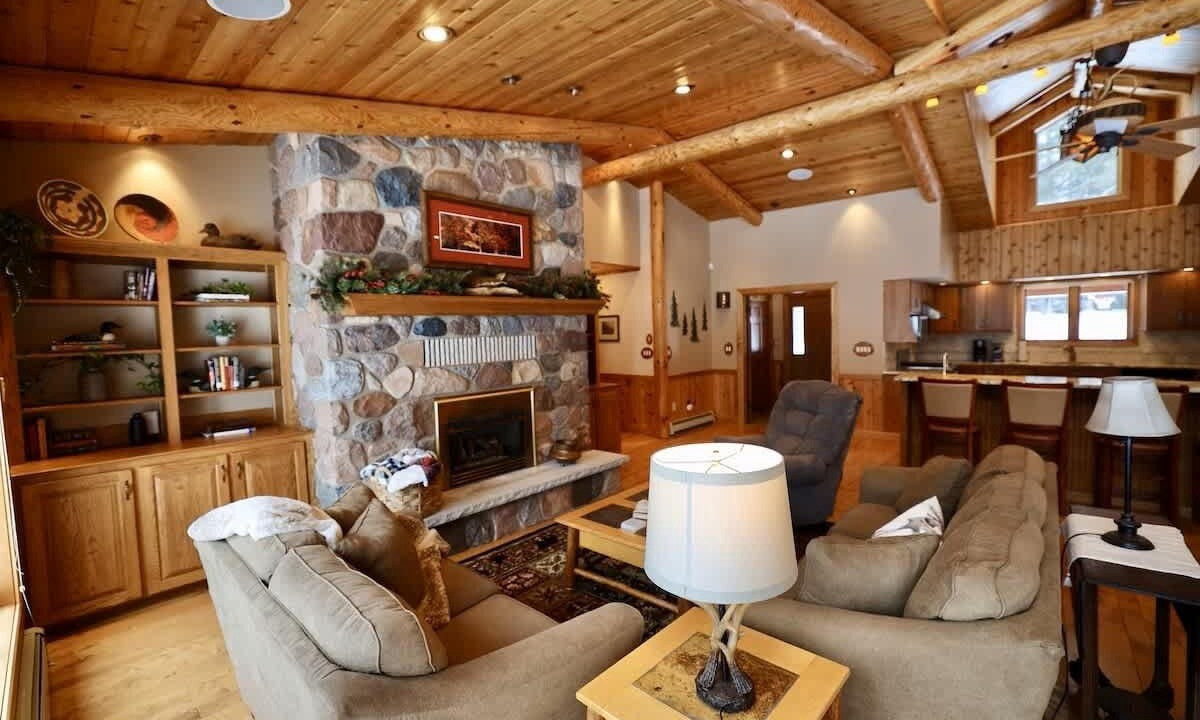Photo of Livingroom in Arbor Vitae