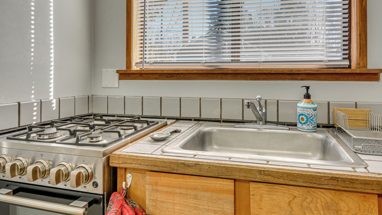 Photo of Kitchen in Siskiyou-Hargadine Historic District