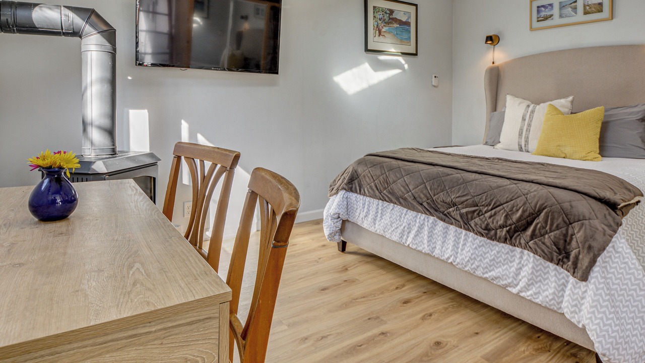 Photo of Bedroom in Siskiyou-Hargadine Historic District