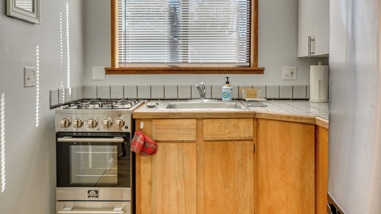 Photo of Kitchen in Siskiyou-Hargadine Historic District