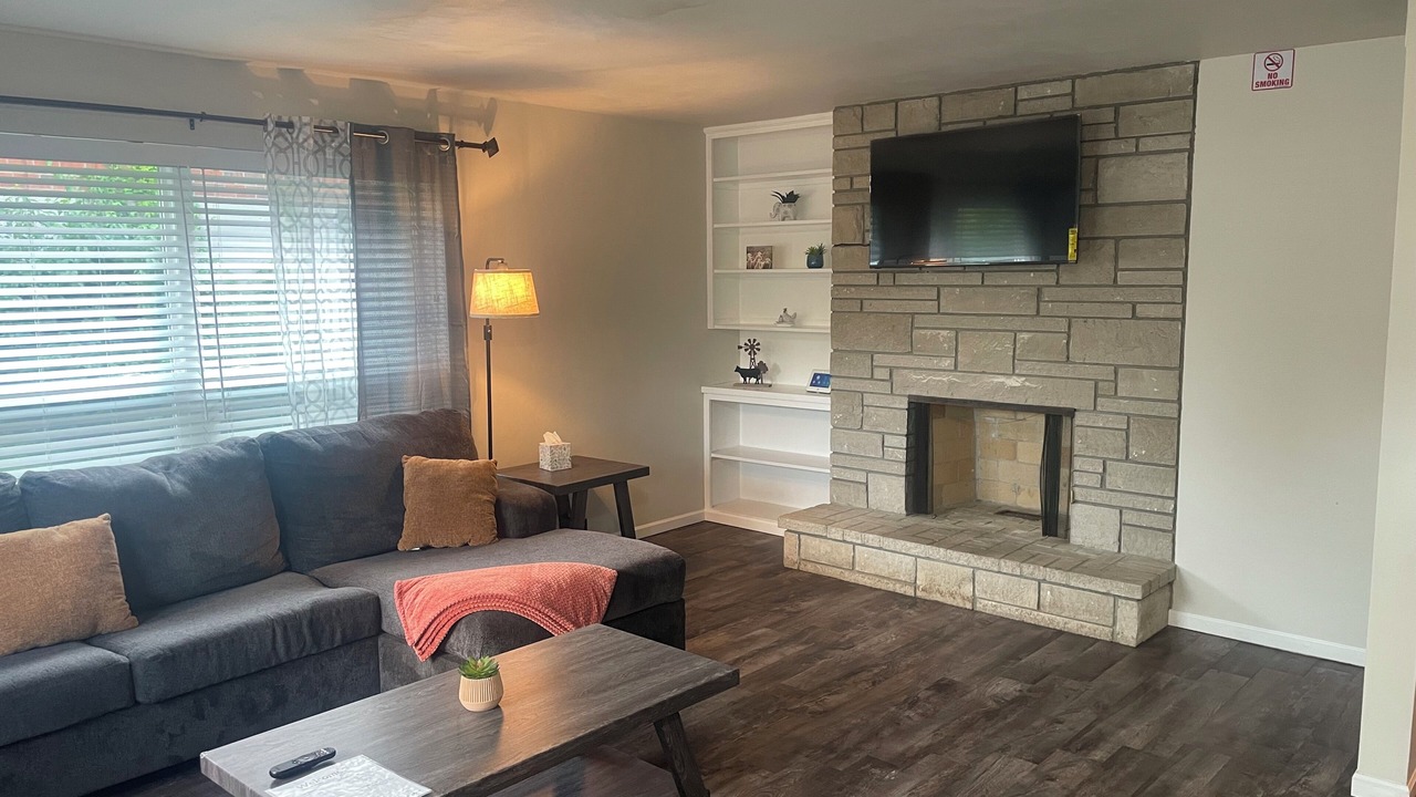Photo of Livingroom in Jefferson City