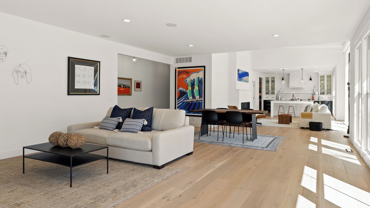 Photo of Livingroom in Spring Lake