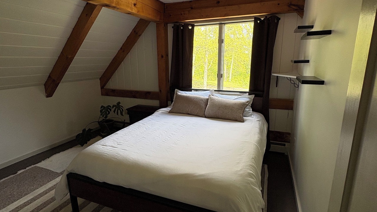 Photo of Bedroom in Pleasant Valley