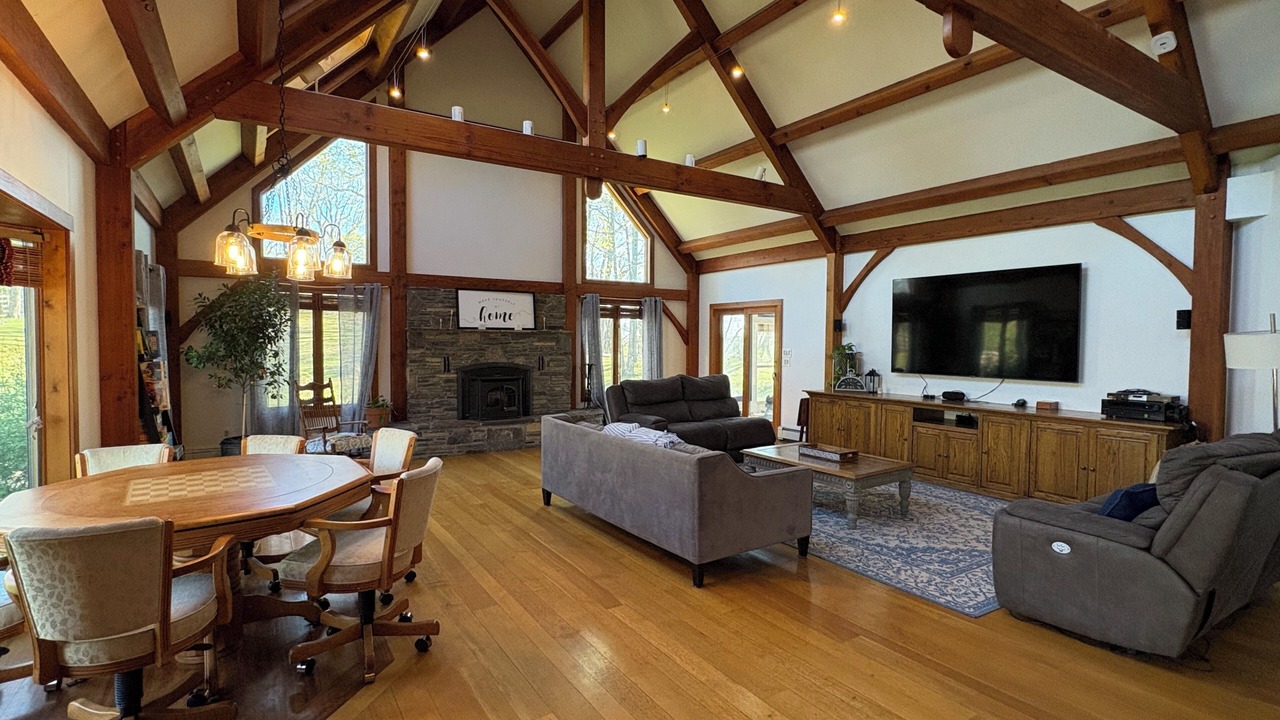Photo of Livingroom in Pleasant Valley