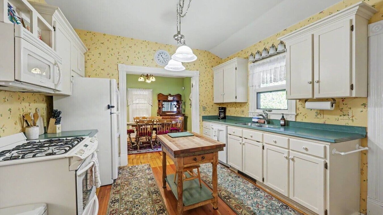 Photo of Kitchen in Siskiyou-Hargadine Historic District