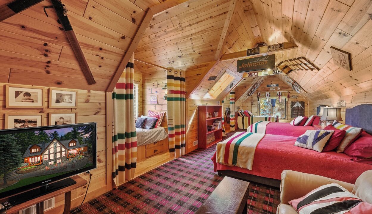 Photo of Bedroom in Higgins Lake