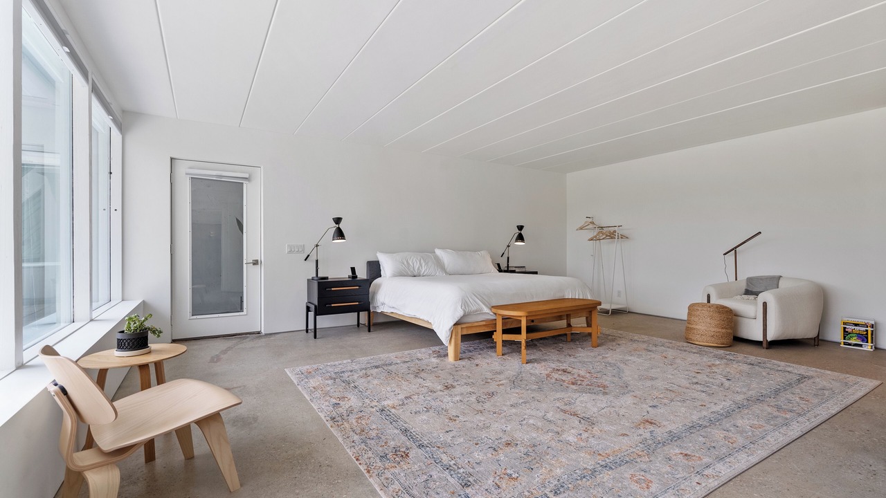 Photo of Bedroom in Lakeville