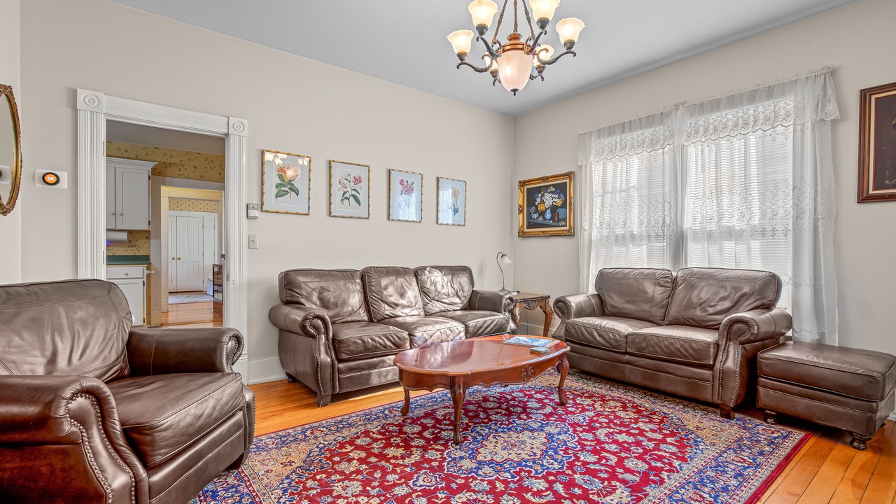 Photo of Livingroom in Siskiyou-Hargadine Historic District