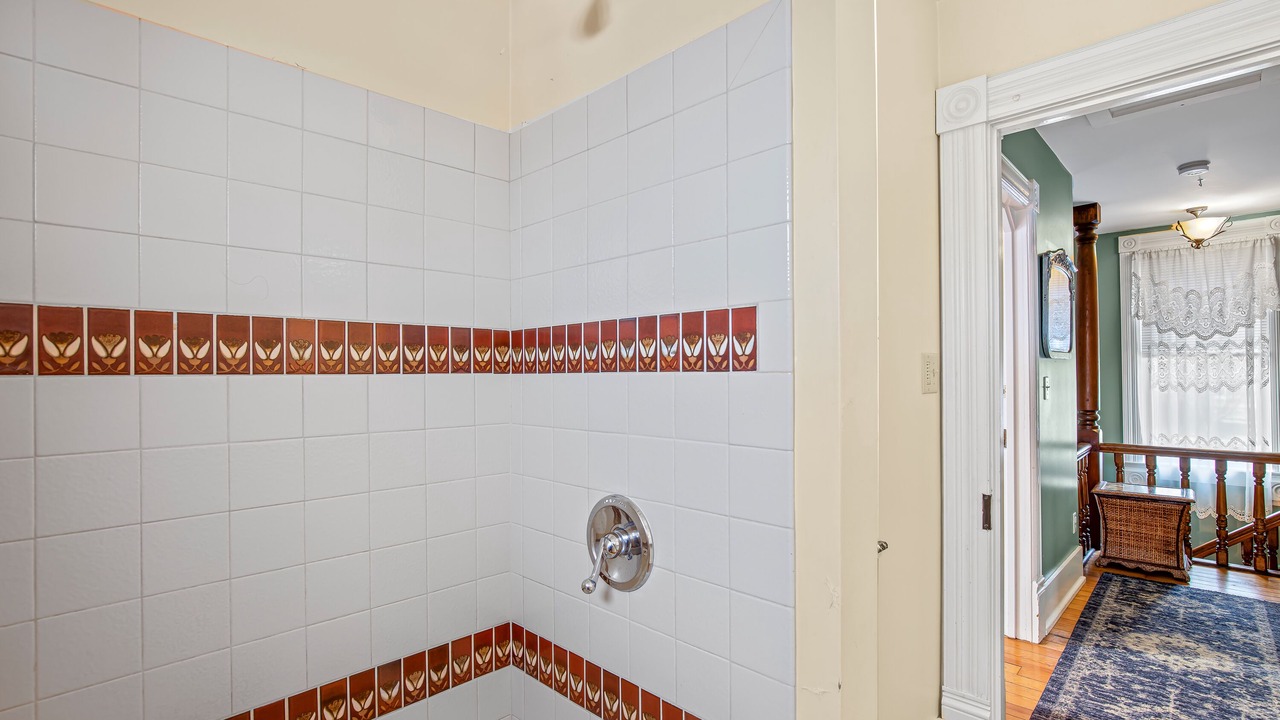 Photo of Bathroom in Siskiyou-Hargadine Historic District