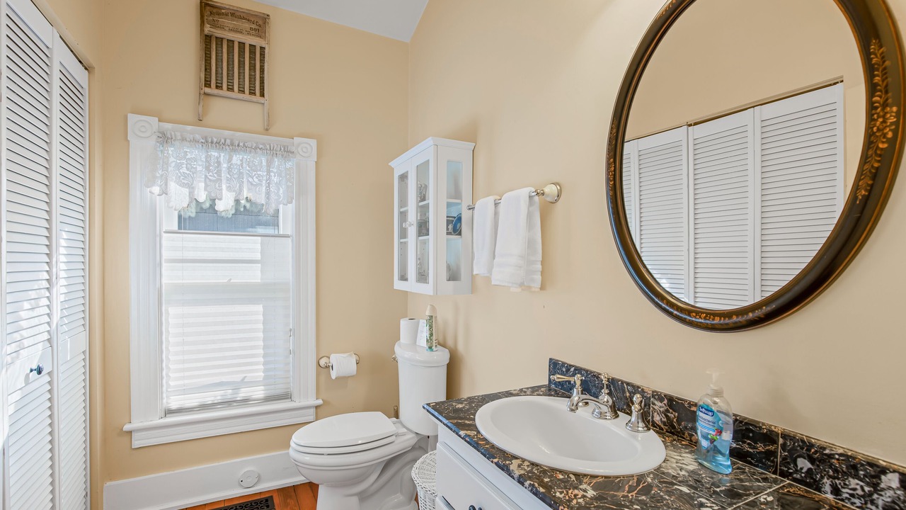 Photo of Bathroom in Siskiyou-Hargadine Historic District