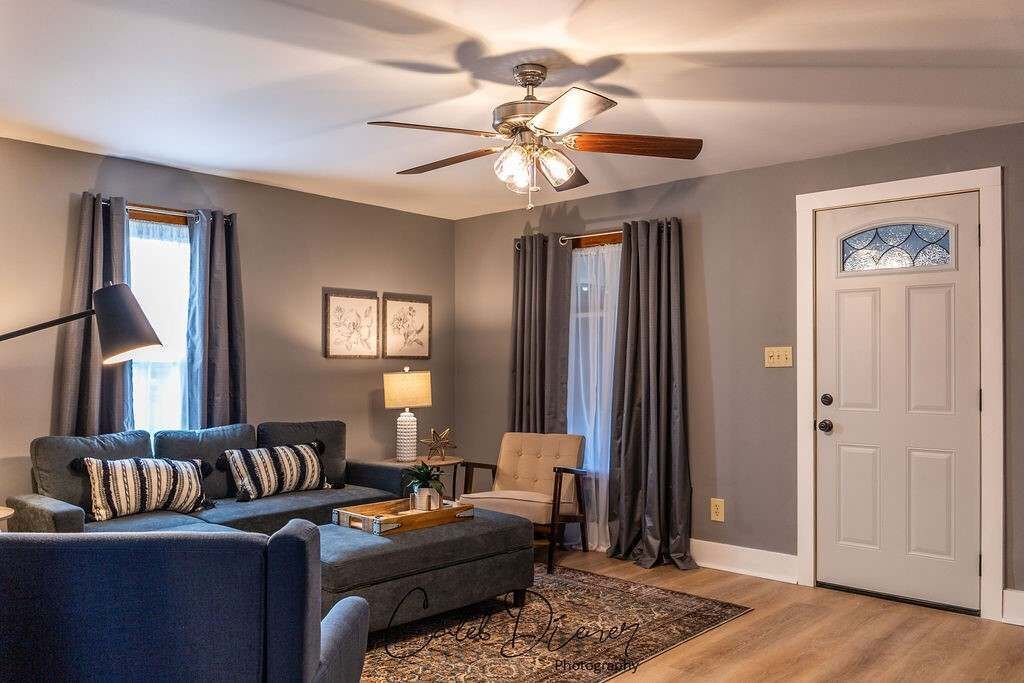 Photo of Livingroom in Hillsdale