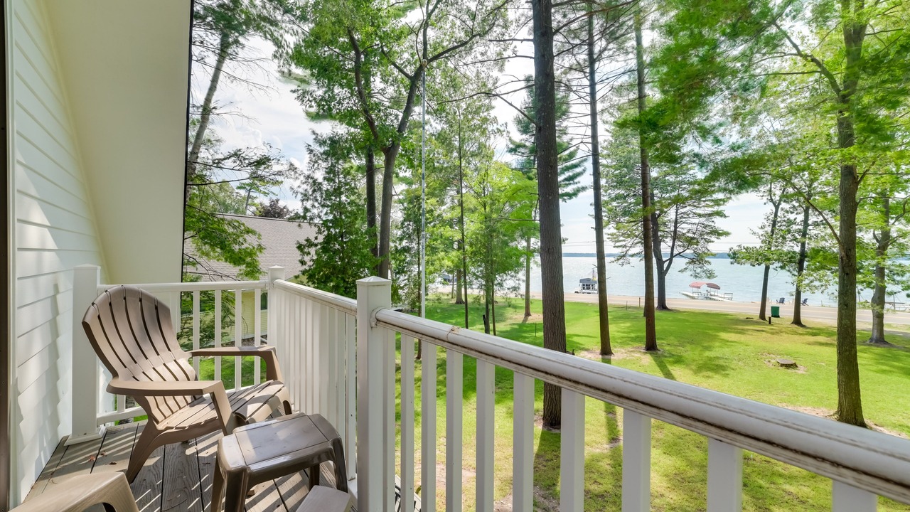 Photo of Patio Balcony in Central Lake