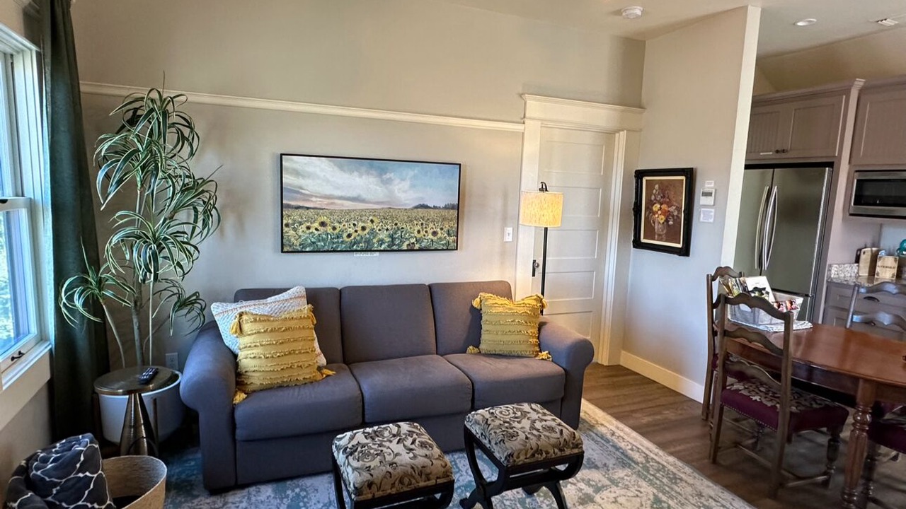 Photo of Bedroom in Siskiyou-Hargadine Historic District