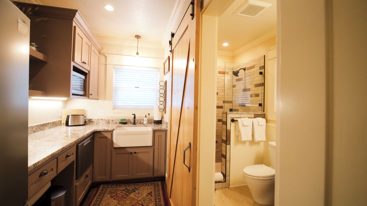 Photo of Bathroom in Siskiyou-Hargadine Historic District