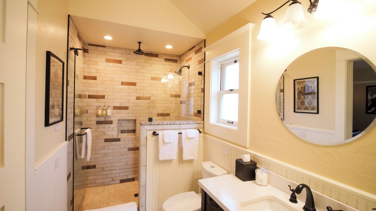 Photo of Bathroom in Siskiyou-Hargadine Historic District