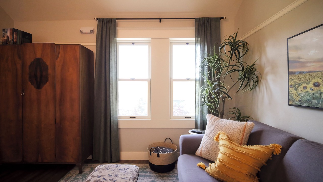 Photo of Bedroom in Siskiyou-Hargadine Historic District