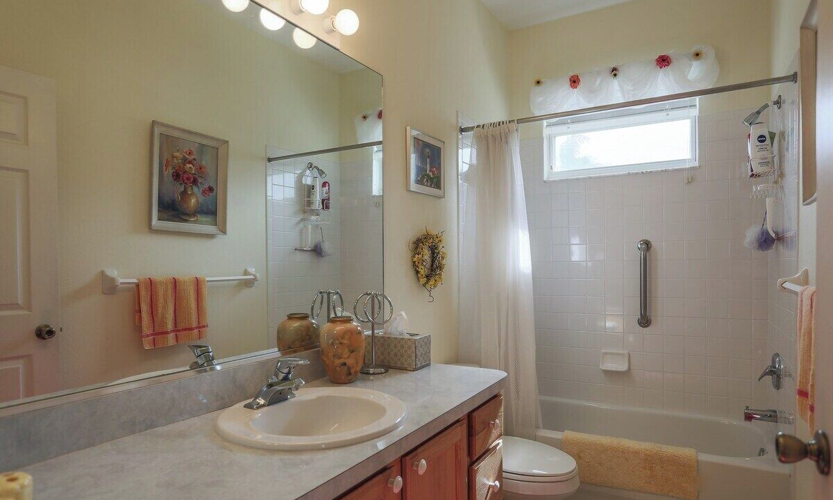 Photo of Bathroom in Regency Oaks